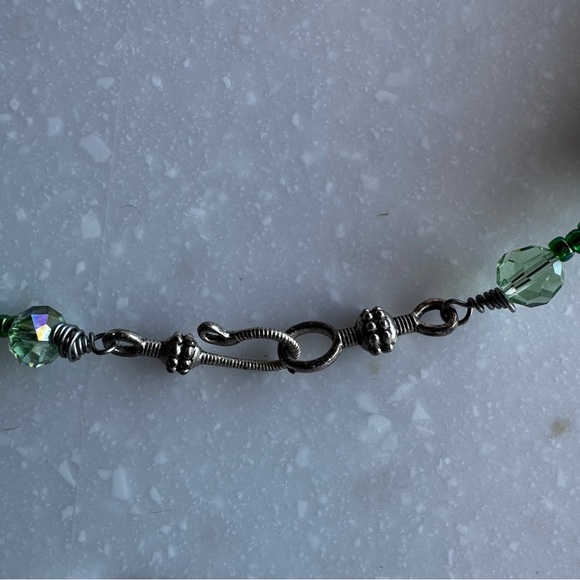 HANDCRAFTED Elegant Green Beaded Necklace - Picture 7 of 10